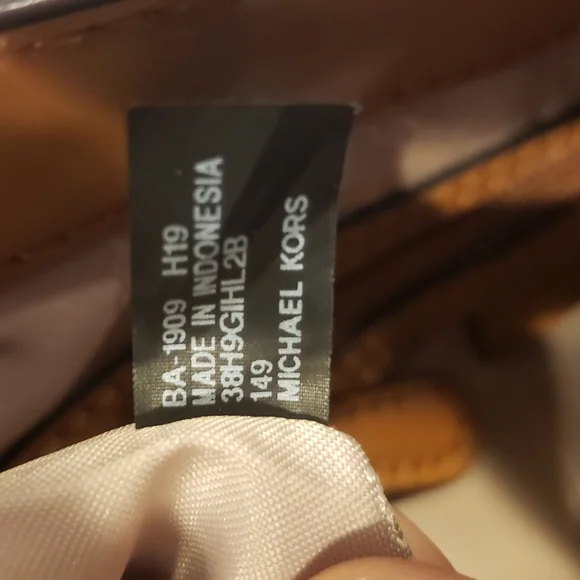 Michael Kors Signature Lillian Shoulder Bag 💫 - Picture 13 of 13